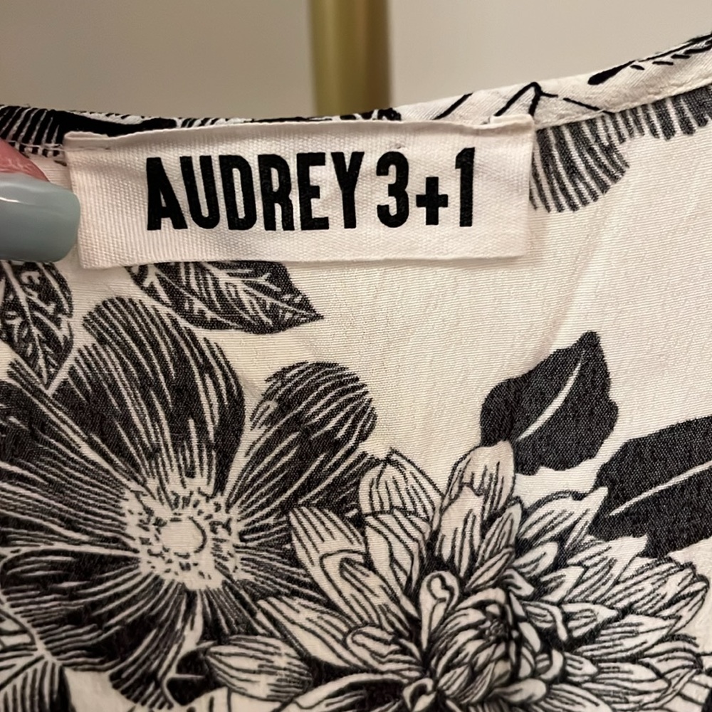 EUC Audrey 3+1 Anthropology brand White & Black floral romper🖤💐 size large - Picture 4 of 5